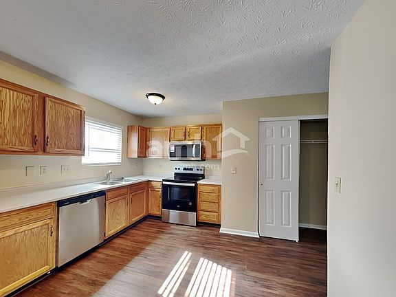 4th image of 5143 Christopher Dr