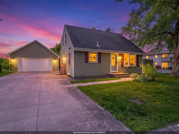 1932 S Maplecrest Dr, Appleton, WI 54915