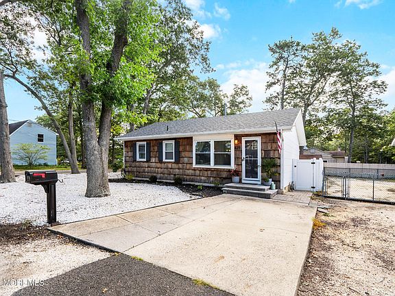 2nd image of 329 Briggs Ave