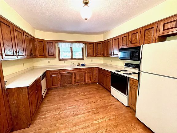 3rd image of E4576 479th Avenue