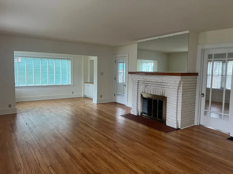 240 W Locust St — Photo 4