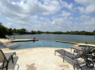 2390 Lawrence Rd, Kemah, TX 77565