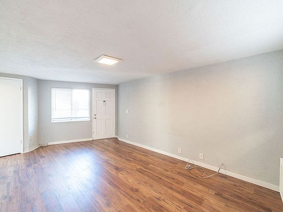 2nd image of 3237 Yosemite Ave APT E