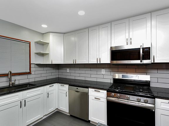 3rd image of 437 Palisade Ave APT K1