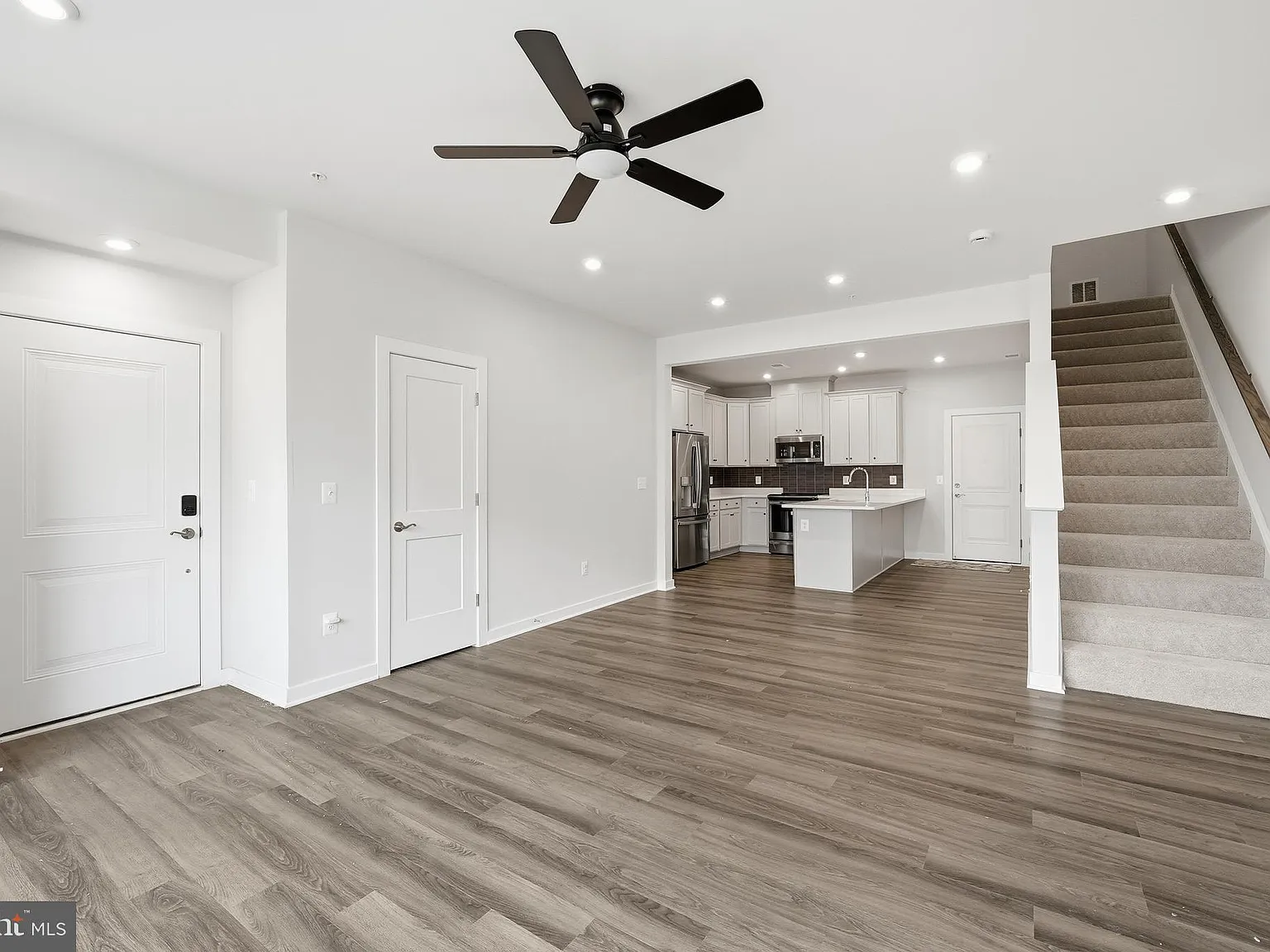 Sm Ashburn Station Condo — Photo 3