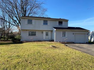12 Ridge Meadows Dr, Spencerport, NY 14559