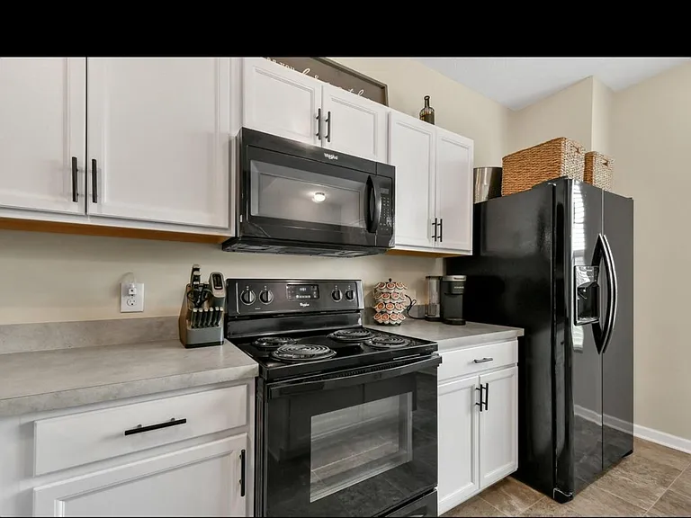 389 Laurel Creek St — Photo 14