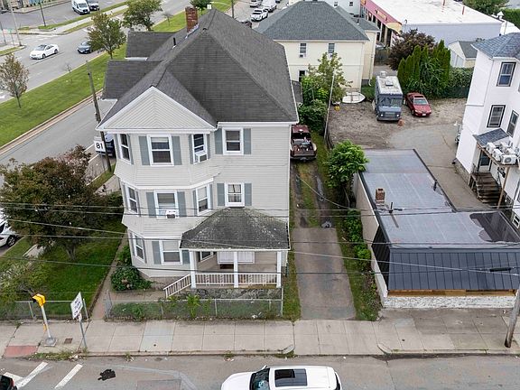 2nd image of 1025 Globe St