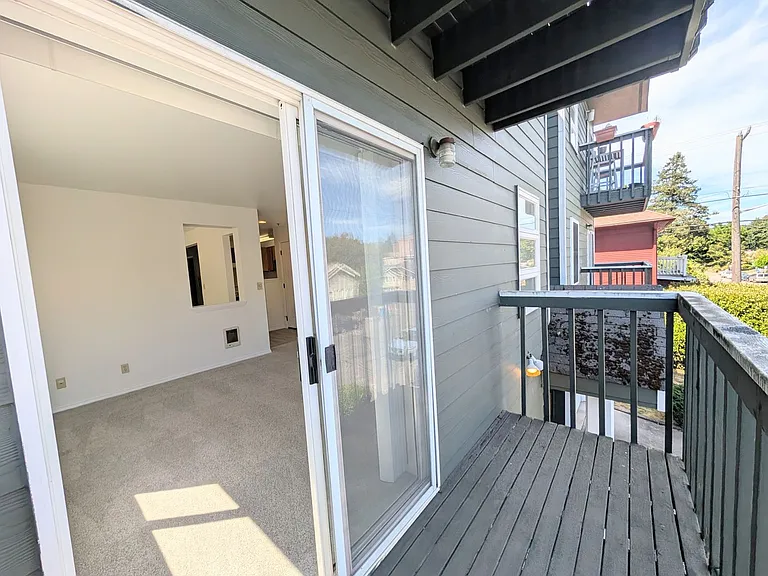5261 Brooklyn Ave NE #202 — Photo 15