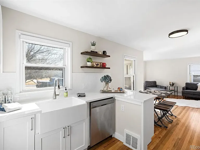 1615 S Elizabeth St — Photo 10