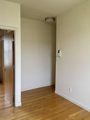 Rented by Halvatzis Realty | media 30