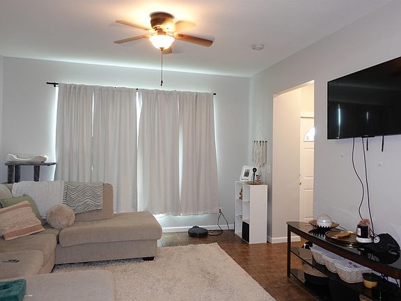 4th image of 1558 E Main St