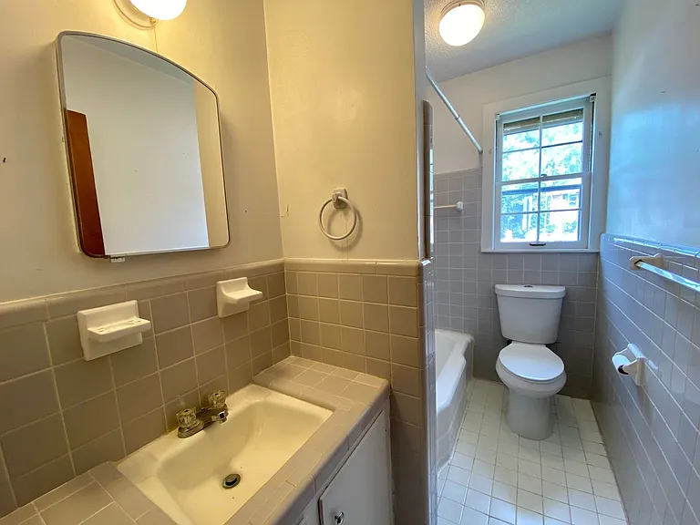 1564 Lonsford Dr — Photo 11