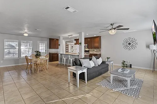8802 New World Dr Photo 1