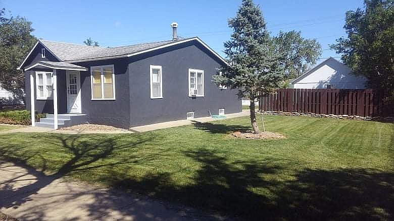 1st image of 814 3rd Ave S