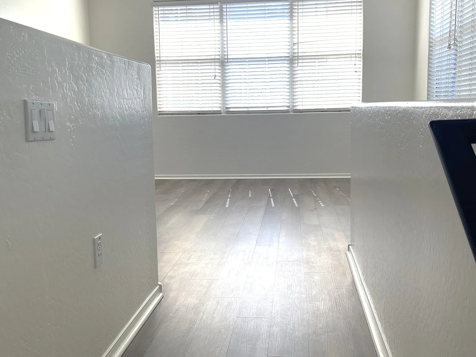 Phoenix Townhome! Centrally Located! — Photo 4