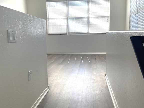 4th image of 2244 E Huntington Dr