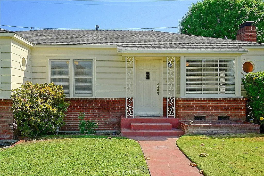 3 bed, 1.5 bath, 1264 sqft, $2,800 — Photo 1