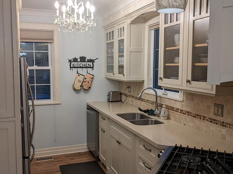 257 Dundonald Ave — Photo 5