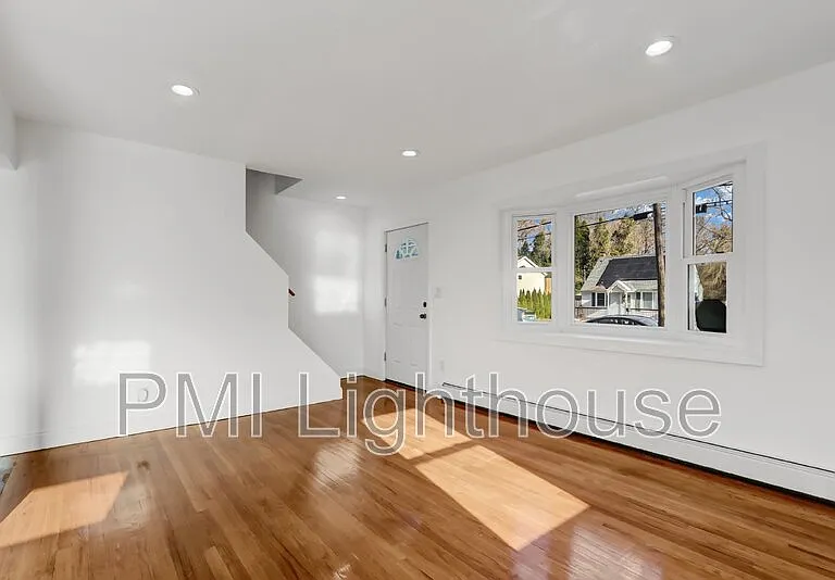 25 Thorney Ave — Photo 4