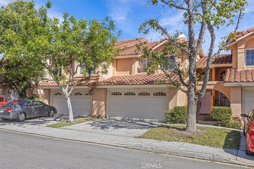 2 bed, 2.5 bath, 1407 sqft, $3,600 — Photo 3