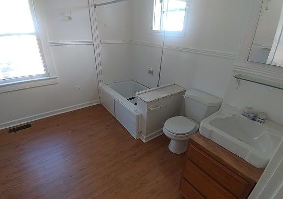 2nd image of 119 1/2 Broadwater Ave