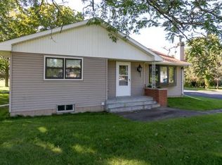 8105 Oakwood Ave, Neenah, WI 54956