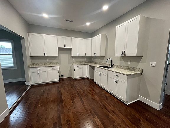 4th image of 257 S Broadway St