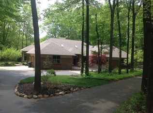 3145 Foxfire Dr, Milford, MI