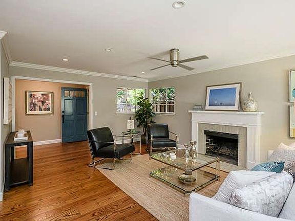 4th image of 221 Lexington Dr