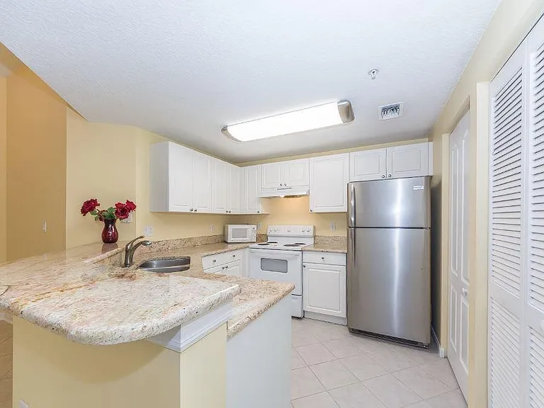 5080 Fairways Cir #G301 — Photo 9