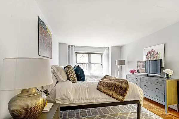 Sold by Compass | media 10