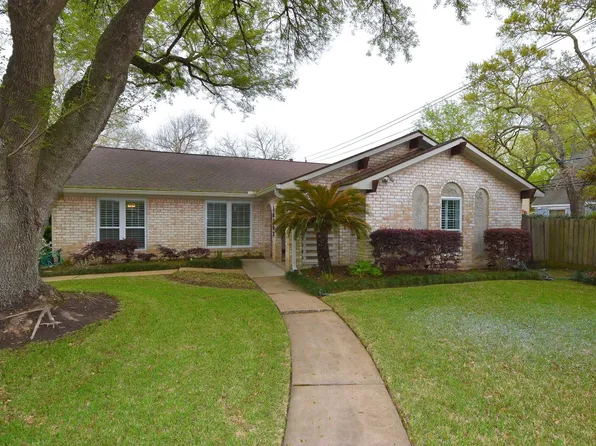 10802 Meadow Lake Ln, Houston, TX 77042