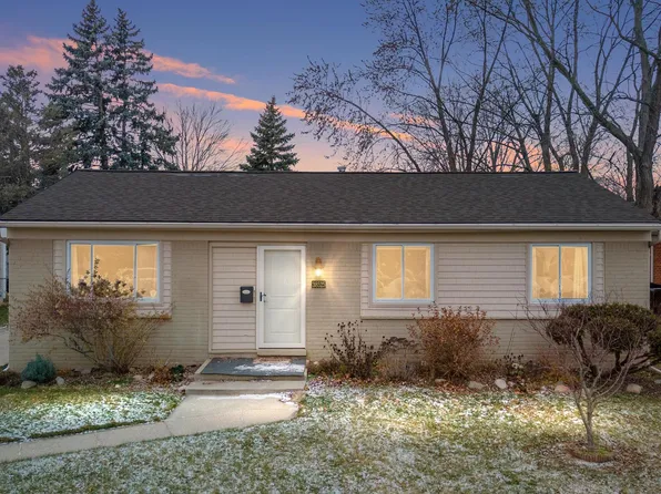 38525 Plainview Dr, Sterling Heights, MI 48312