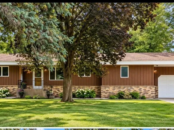 8940 Xylite St NE, Blaine, MN 55449