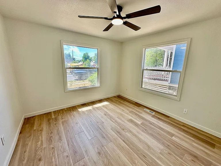 2022 W Dean Ave — Photo 15