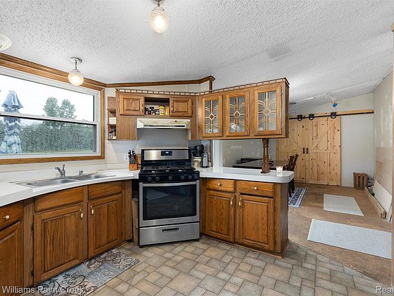 3rd image of 7544 Ravenswood Rd