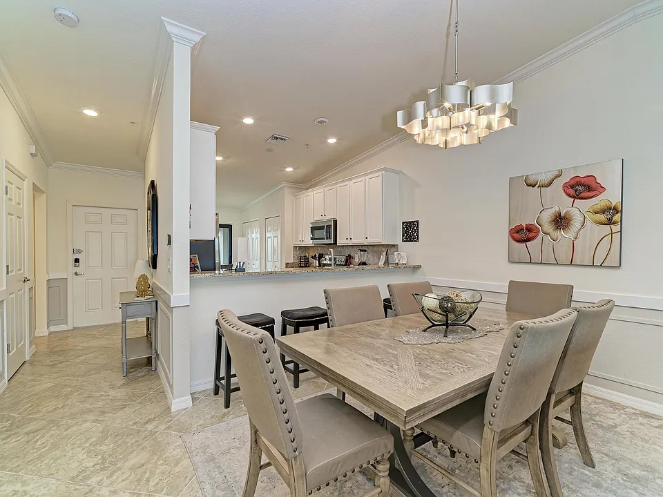 5557 Palmer Cir #205