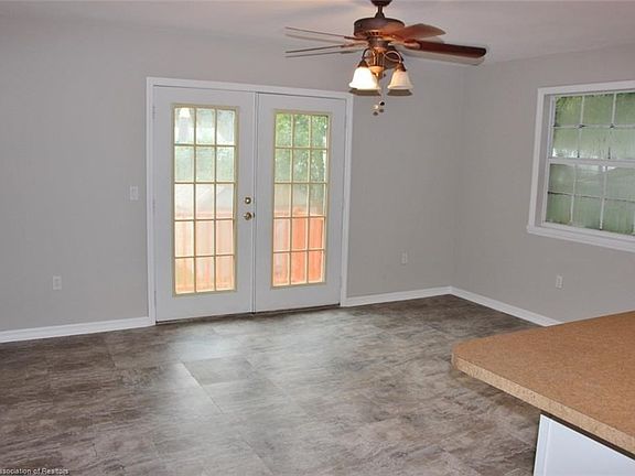 4th image of 1271 Lakeview Dr