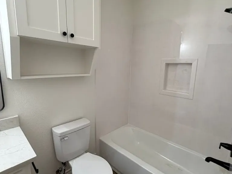 307 Live Oak St — Photo 5