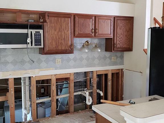 5th image of 20701 Shakespeare Dr