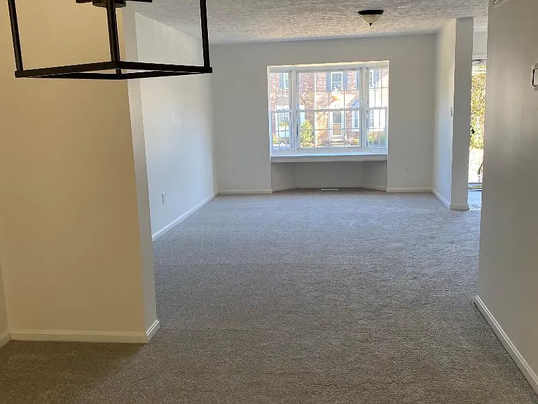 812 Tilghman Dr — Photo 3