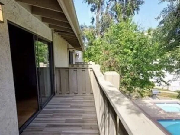 18433 Hatteras St Unit 207, Tarzana, CA 91356