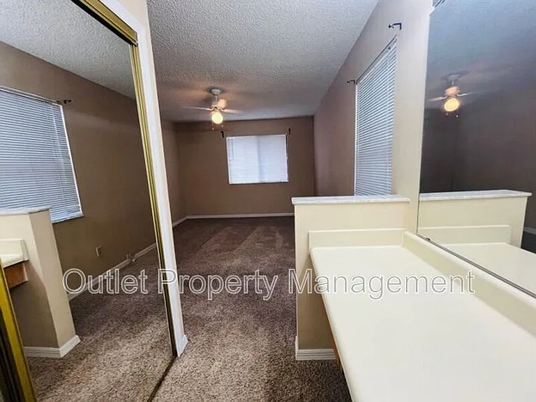 2282 Grenwich Ave #2282 — Photo 13