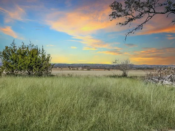 57 Fishel Hill Ln, Fredericksburg, TX 78671