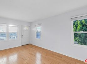 1352 Ocean Park Blvd