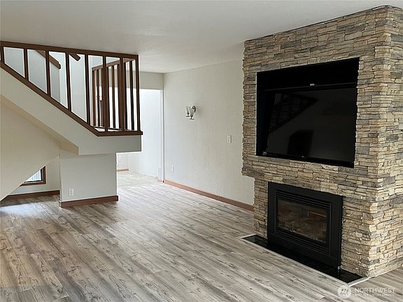 5th image of 102 Shelter Bay Drive