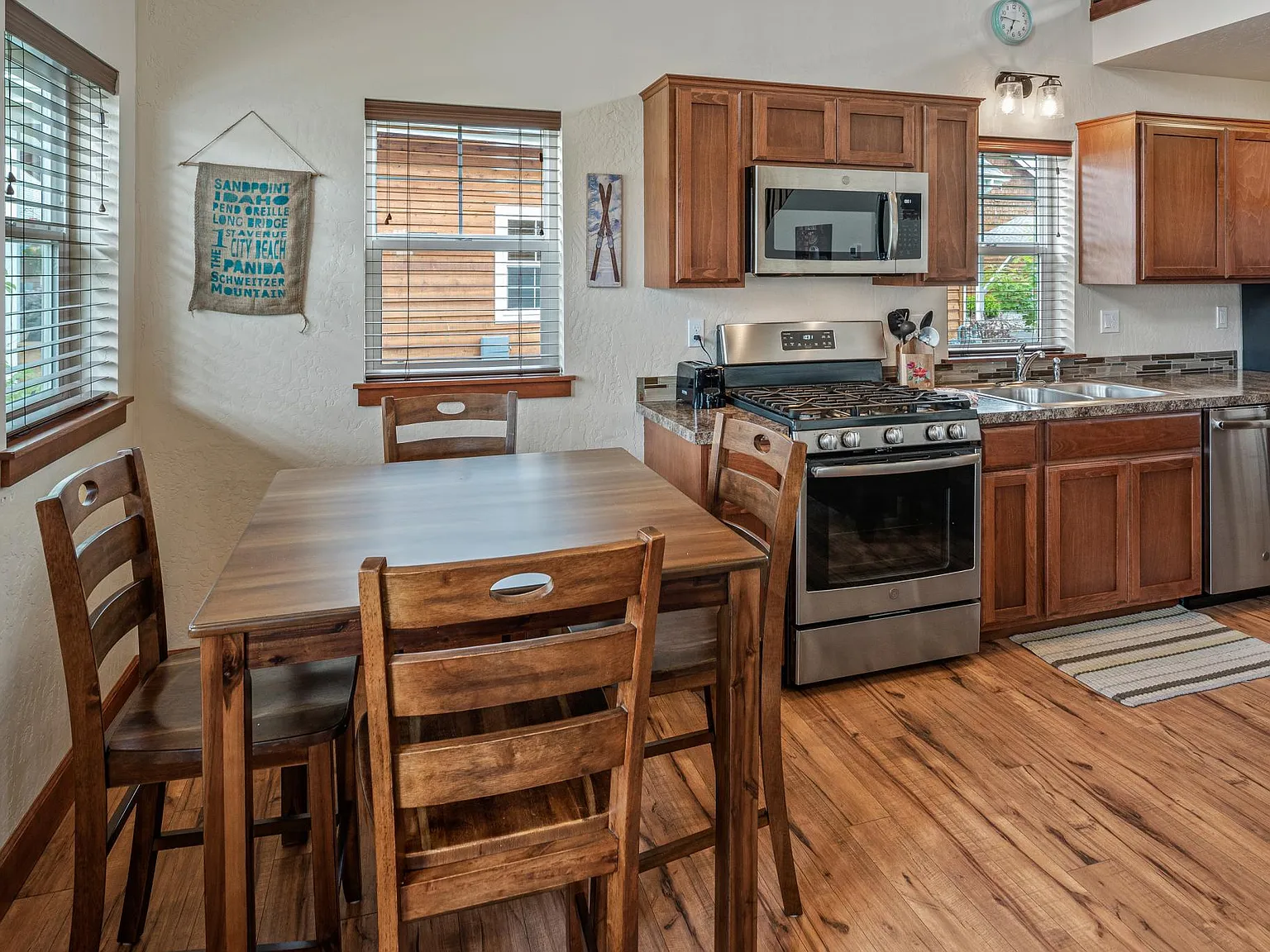 2 bed, 1100 sqft, $2,000 — Photo 3