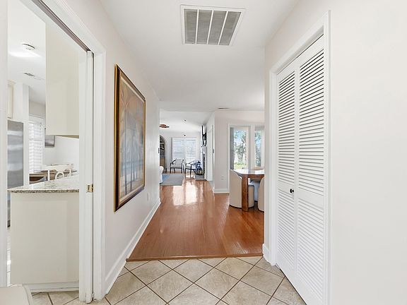 5th image of 8 Martinique Dr.