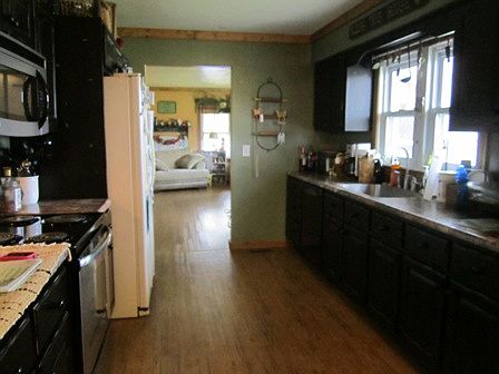3rd image of 431 W Pike Ave